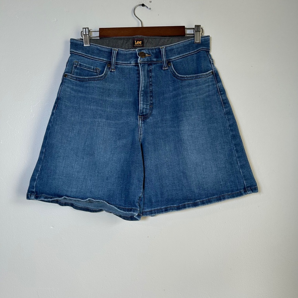 EUC Lee Denim Shorts High Rise Size 8 Medium Blue Comfort Waistband